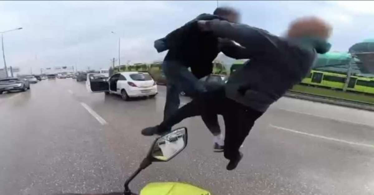 Uçan Tekmelerin Bedeli Ağır Oldu... Ehliyetlerine El Konuldu, Psikotekniğe Sevk Edildi (4)