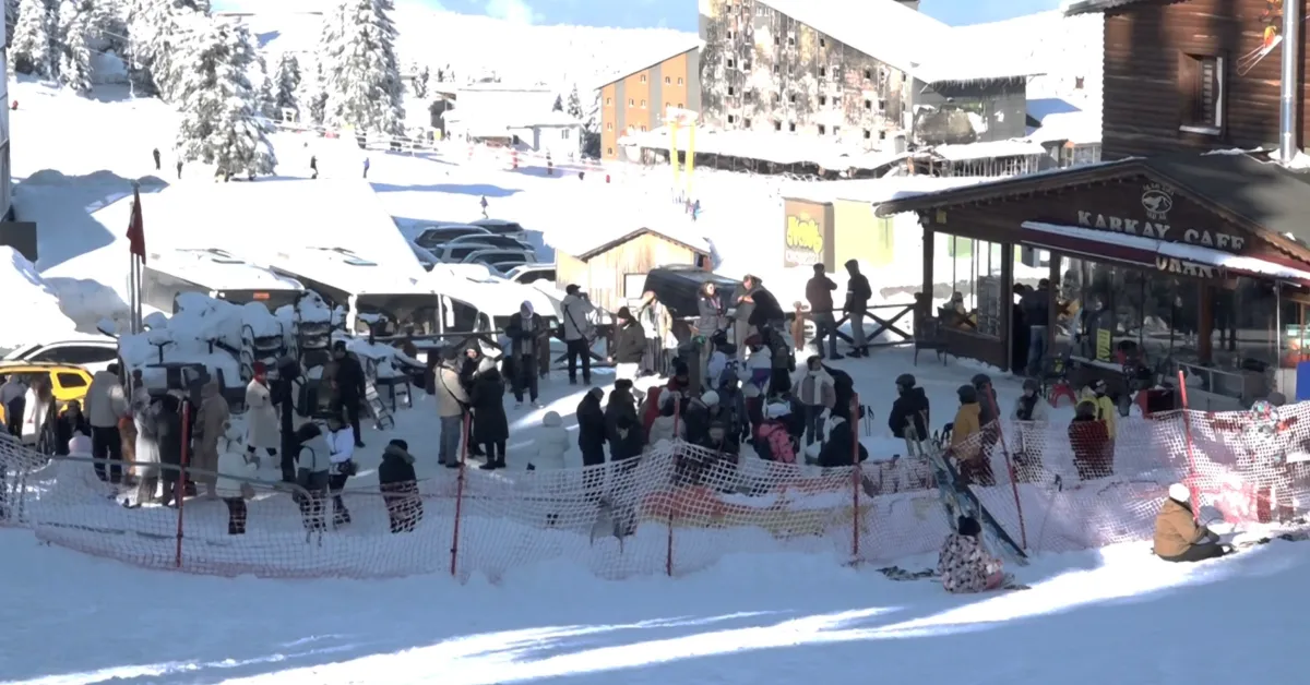 Uludağ'da Sömestr Yoğunluğu Pistlerde Adım Atacak Yer Kalmadı! (3)