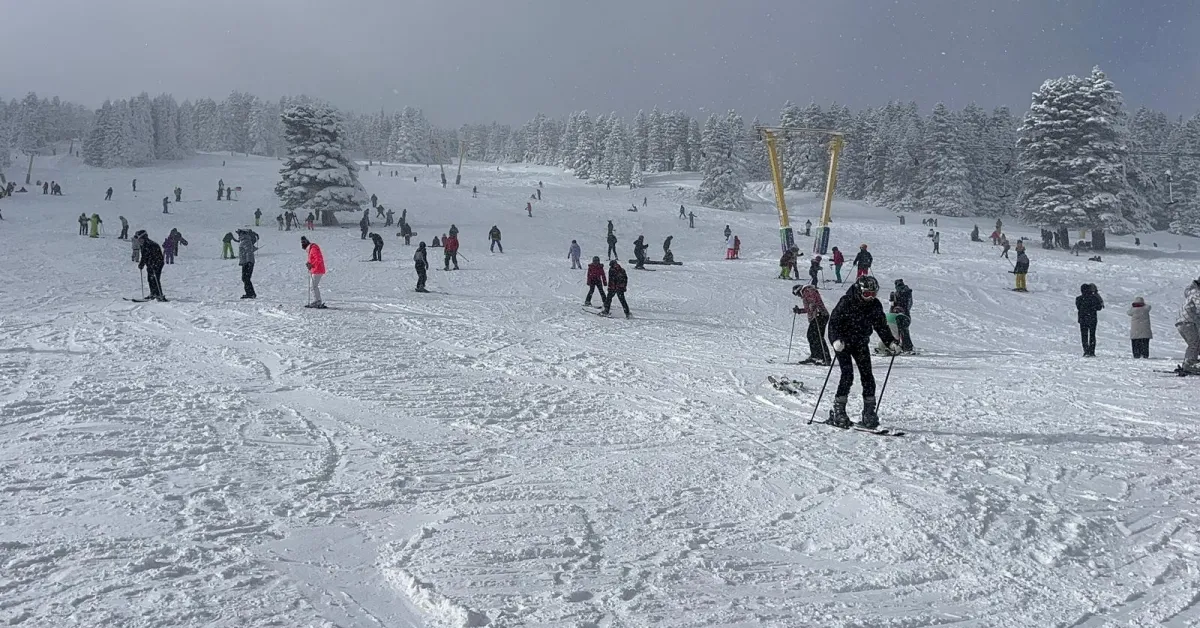 Uludağ'da Yeni Yılın Ilk Günü Yoğunluğu Kar 57 Santimetre (2)