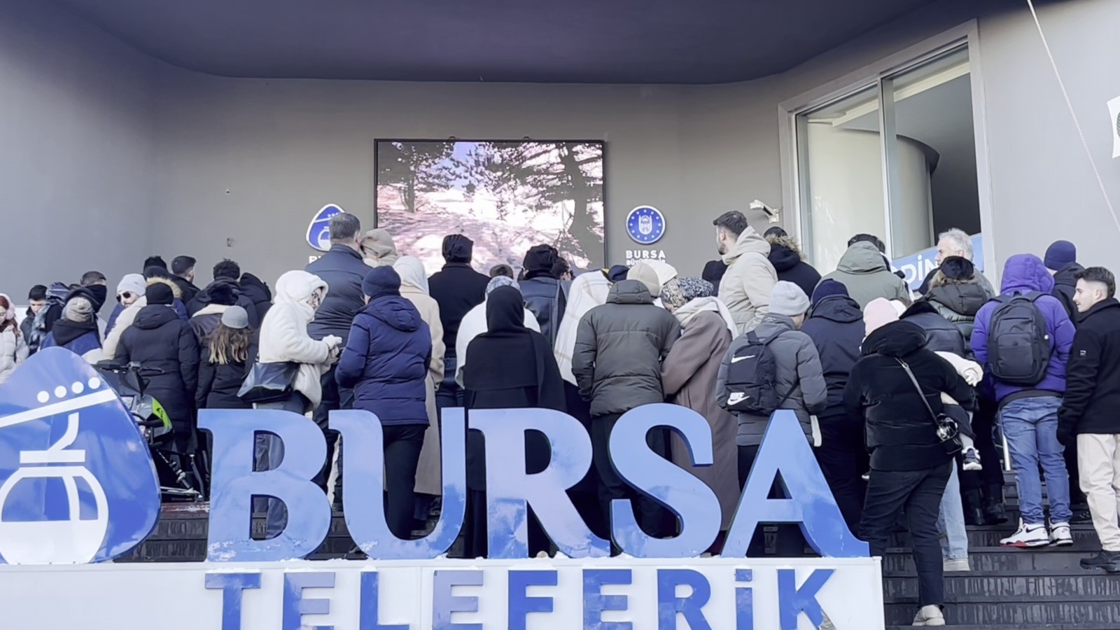 Uludağ'da Zirve Yarışı...teleferik Kuyrukları Metrelerce Uzadı (5)