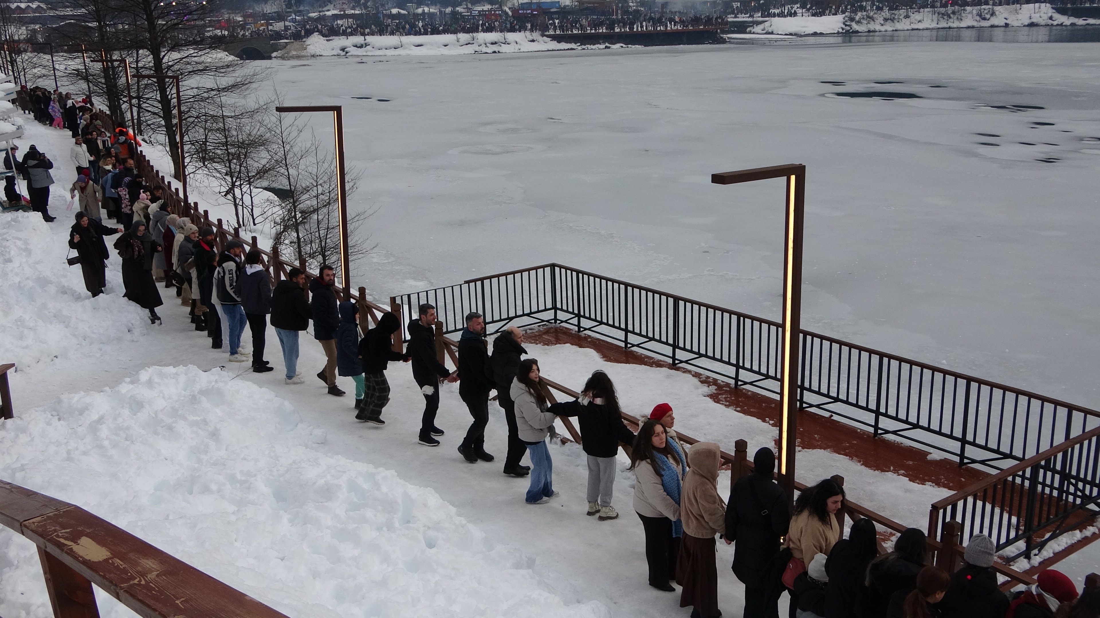 Uzungöl Çevresinde Binlerce Kişilik Horonla Rekor Kırıldı (1)