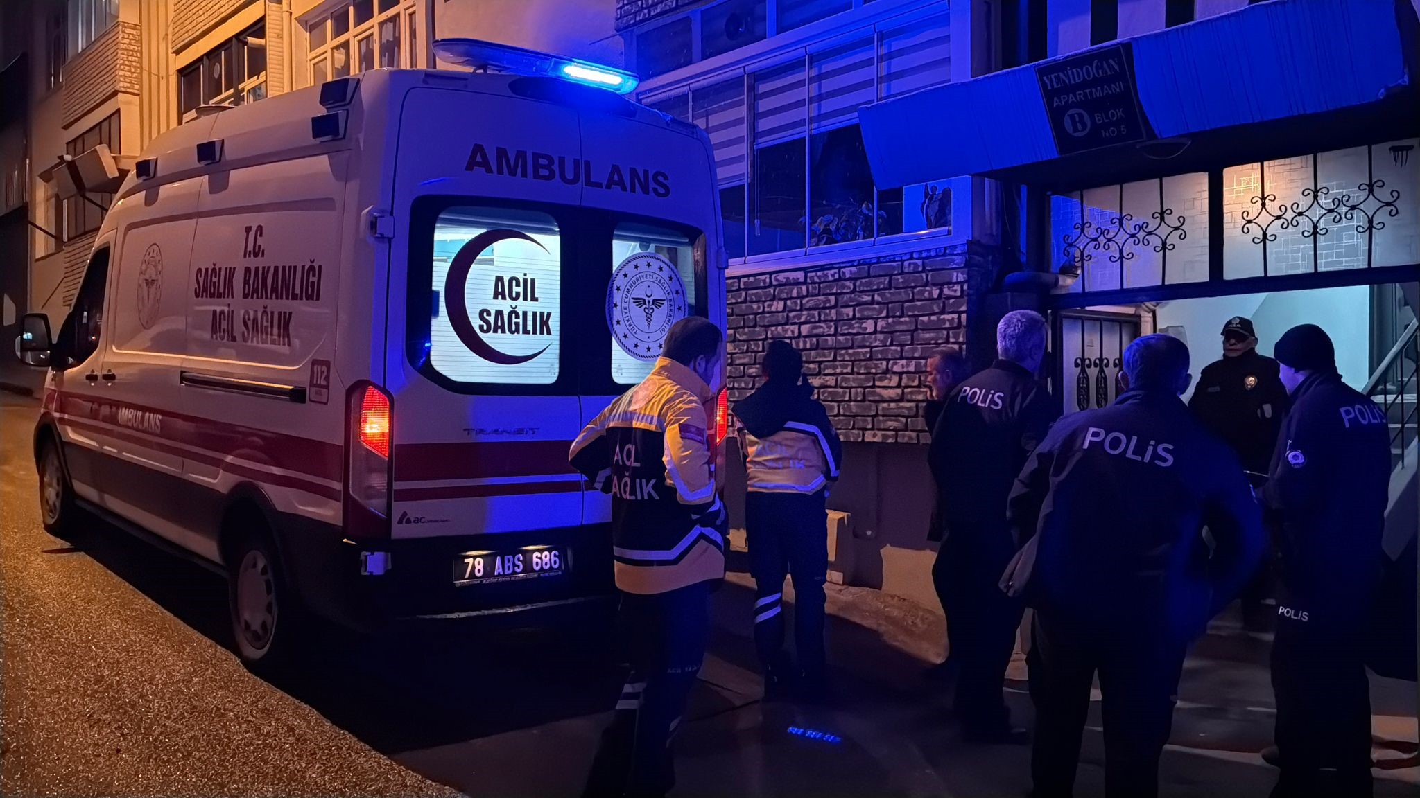 Yaşlı Adam Apartmanın Merdiven Boşluğunda Ölü Bulundu (2)