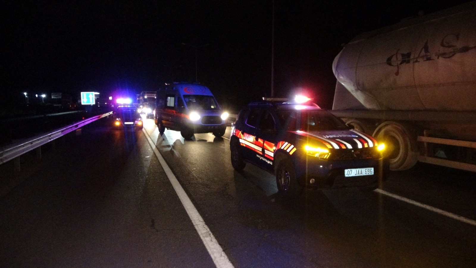 Zincirleme Kazada 3 Sürücüden 2'Si Ehliyetsiz 1'I Hem Ehliyetsiz Hem Alkollü Çıktı (1)