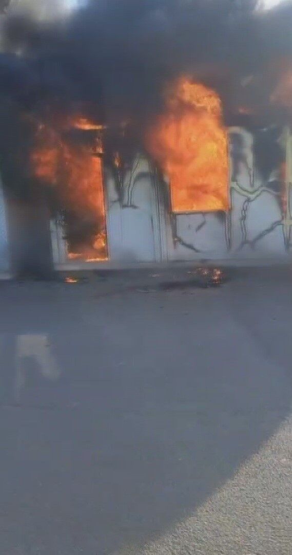 Alevlere Teslim Olan Boş Konteyner Kullanılamaz Hale Geldi (4)