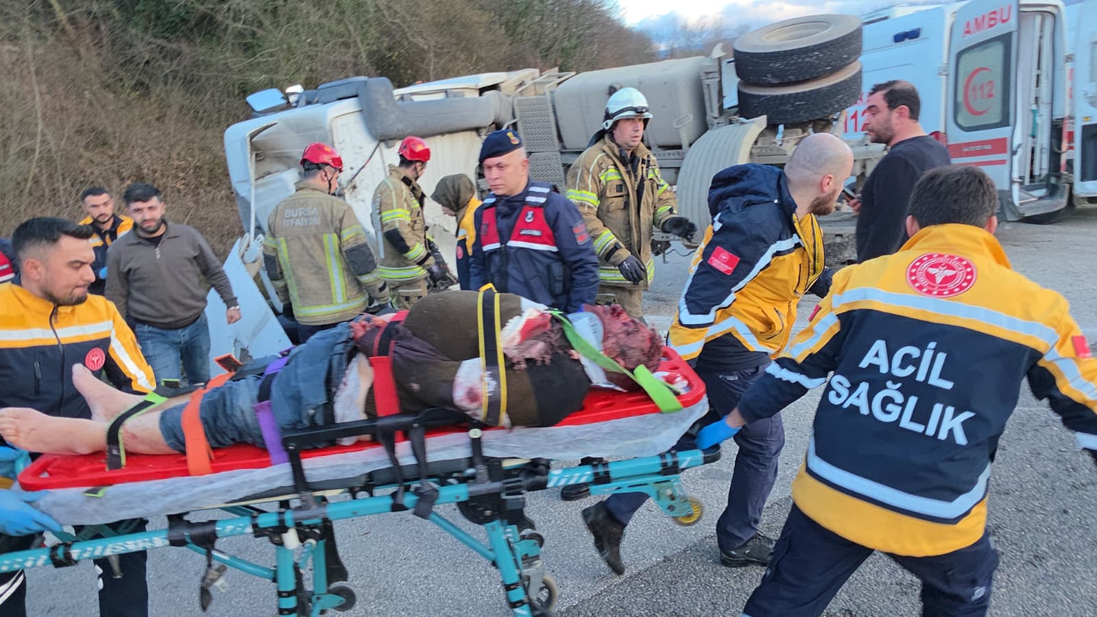 Ankara Bursa Karayolunda Kaza! İtfaiye Sıkışan Sürücüyü Çıkardı, 1 Ağır Yaralı (4)
