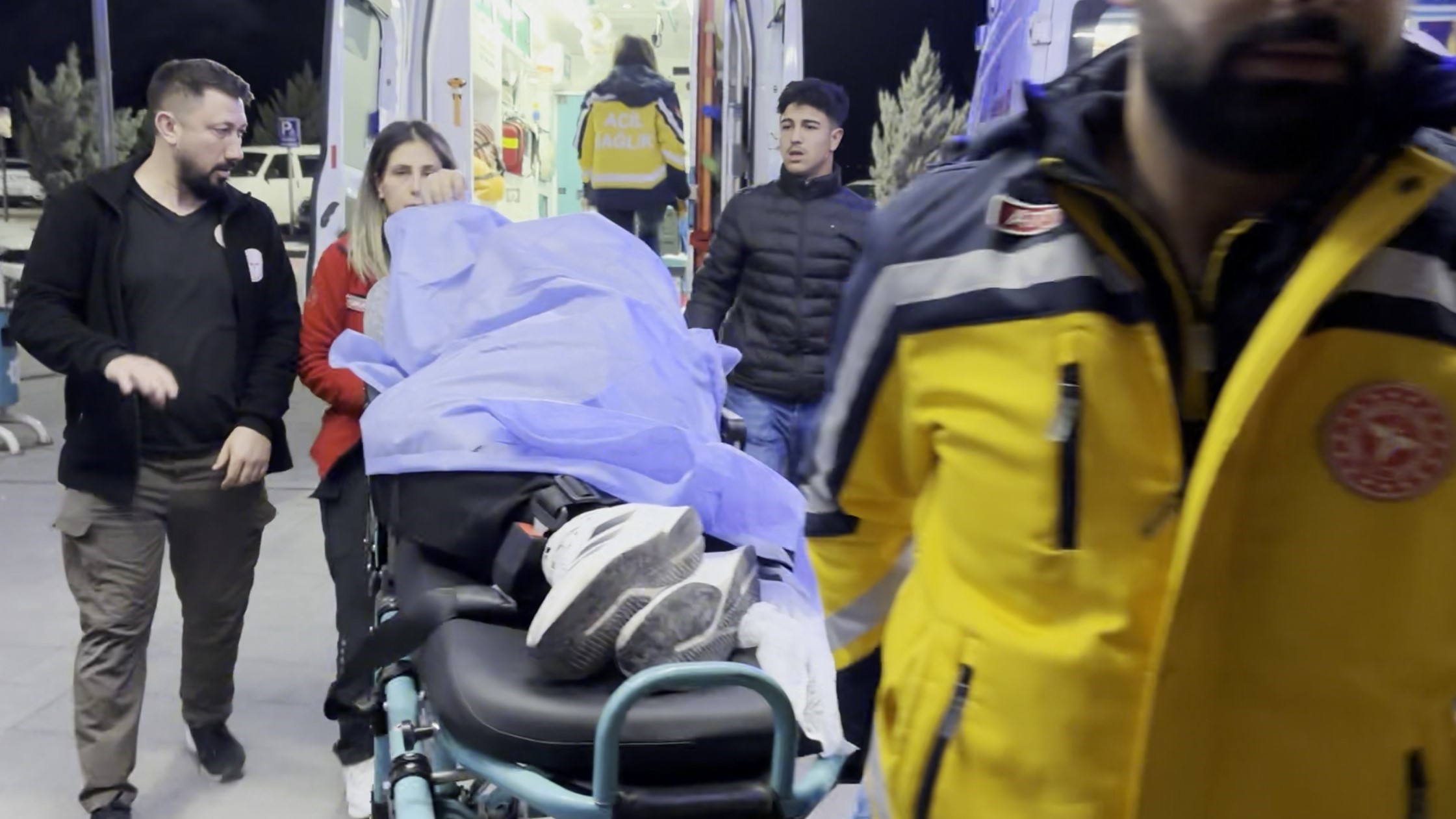 Arkadaşını Bıçakla Ağır Yaraladı, Biri Hastaneye Diğeri Cezaevine Gitti (1)