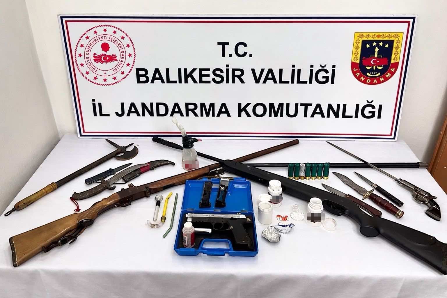 Balıkesir'de Uyuşturucu Operasyonu! 52 Adrese Eş Zamanlı Baskın (2)