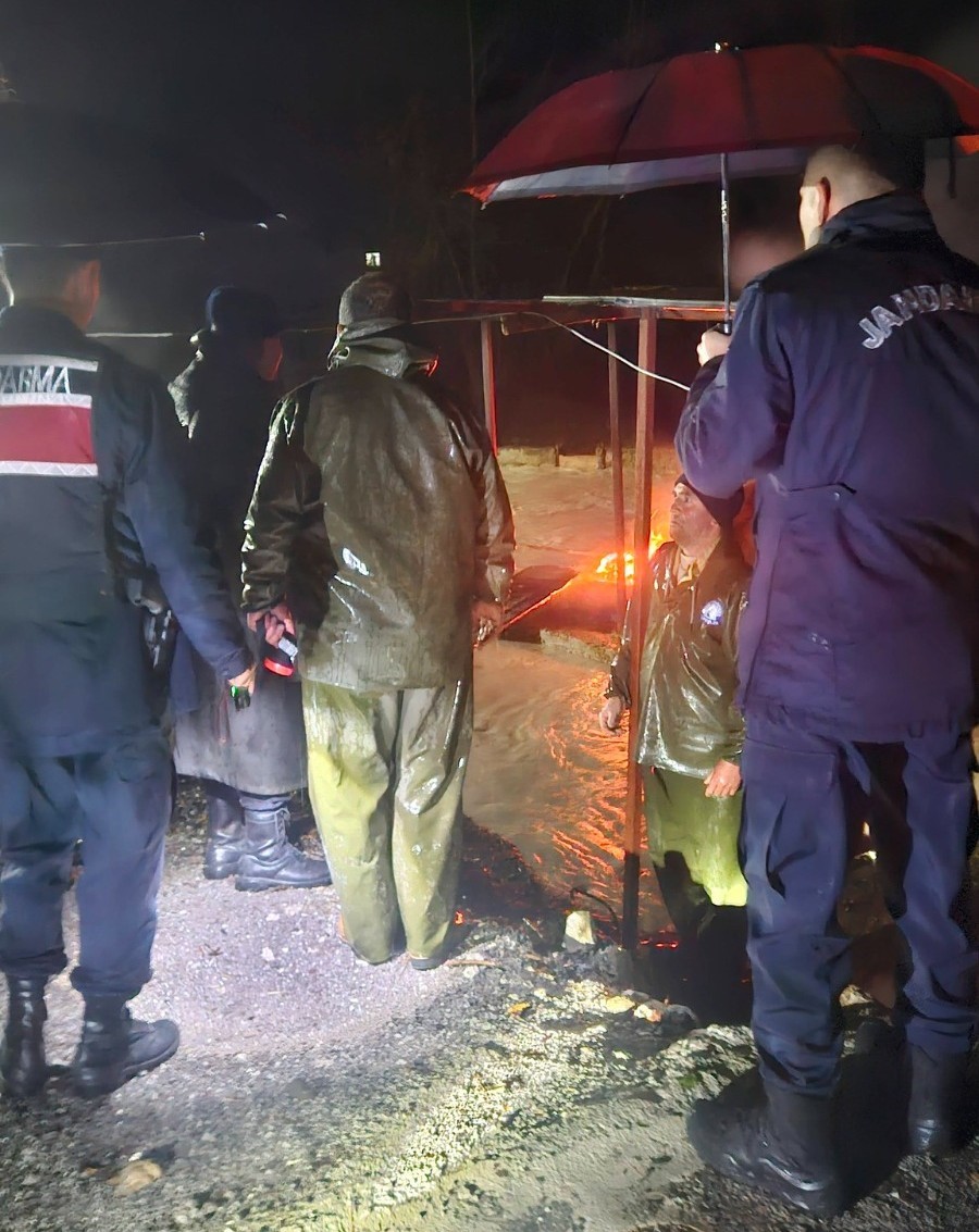 Balıkları Kurtarmak Isterken Sele Kapılarak Hayatını Kaybetti (3)