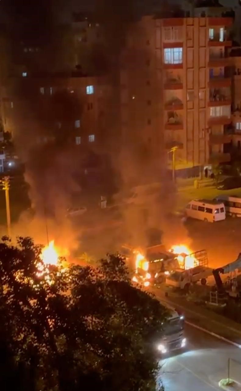 Benzin Dökerek Hem Kendinin Hem De Kız Arkadaşının Aracını Yaktı (4)