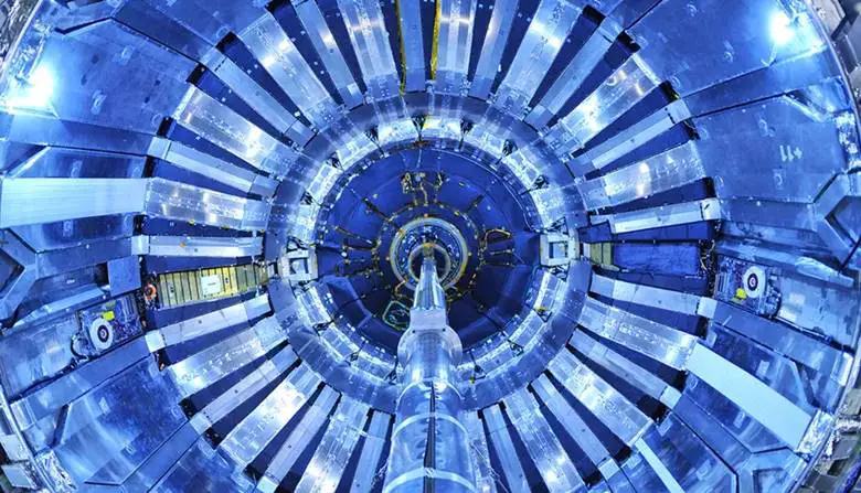 Bilim Isıtıyor! Dünyanın En Güçlü Parçacık Çarpıştırıcısı Artık Evleri De Isıtıyor (2)