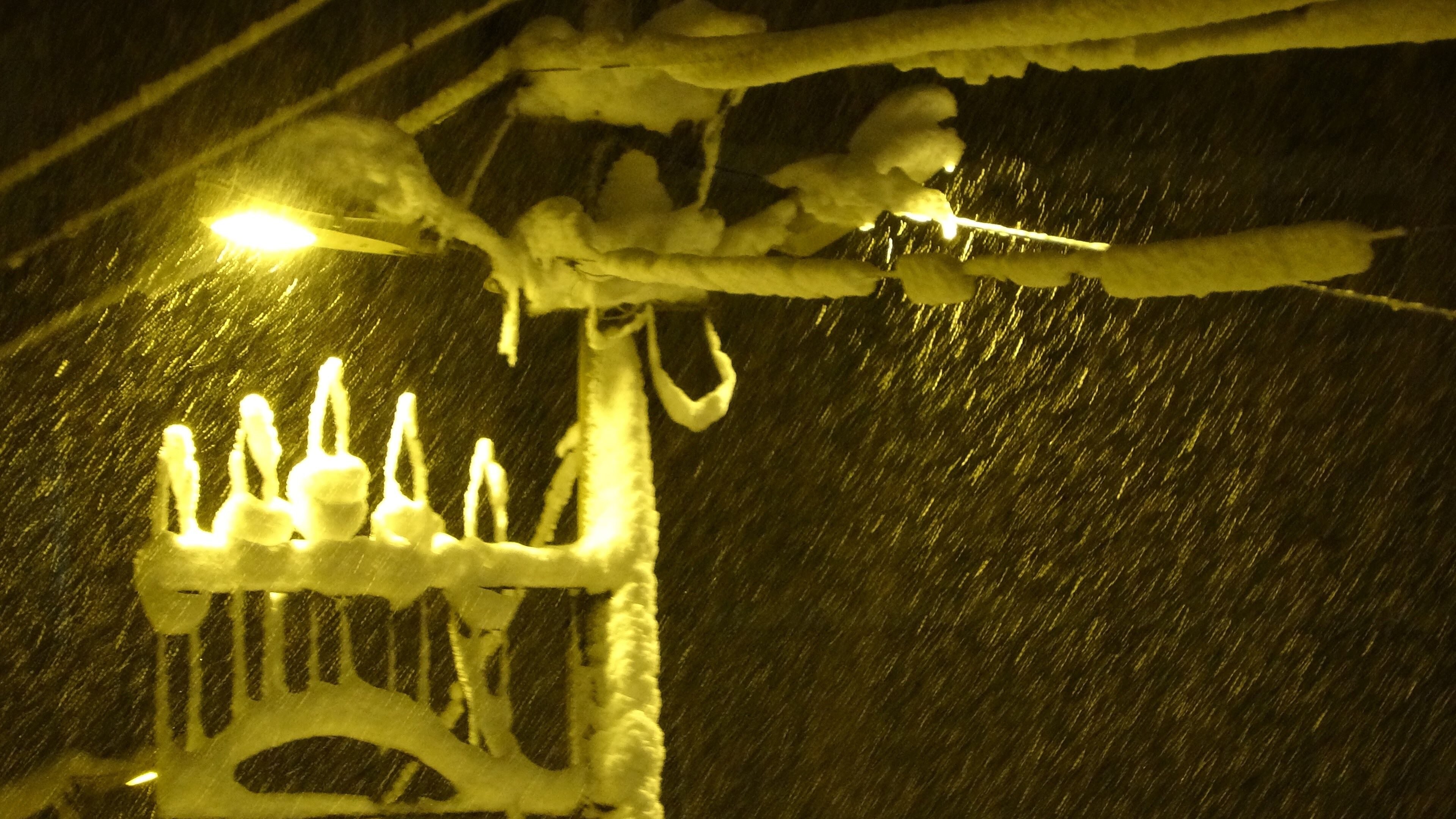 Bitlis'te Kent Merkezi Beyaza Büründü (1)