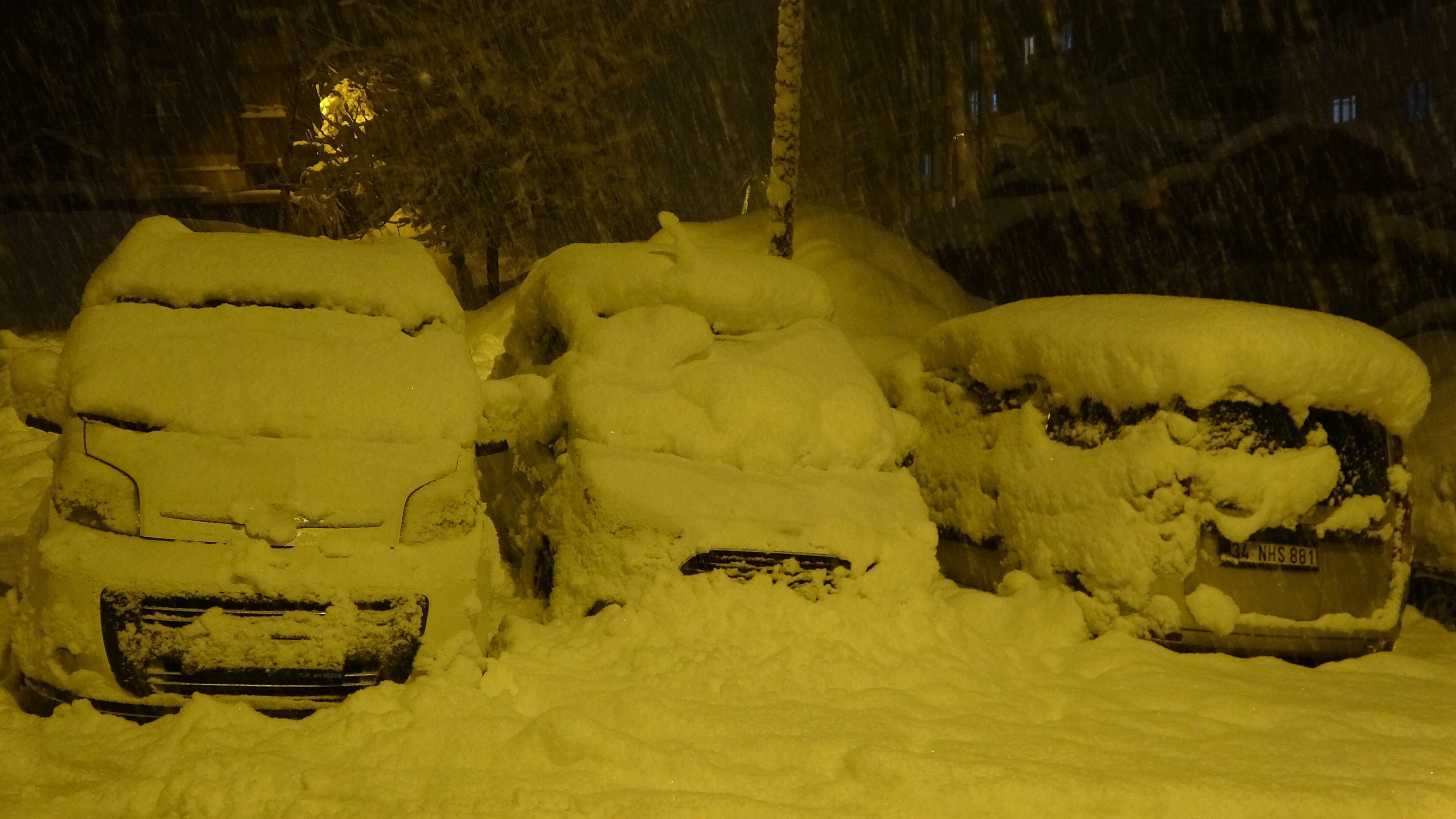 Bitlis'te Kent Merkezi Beyaza Büründü (3)