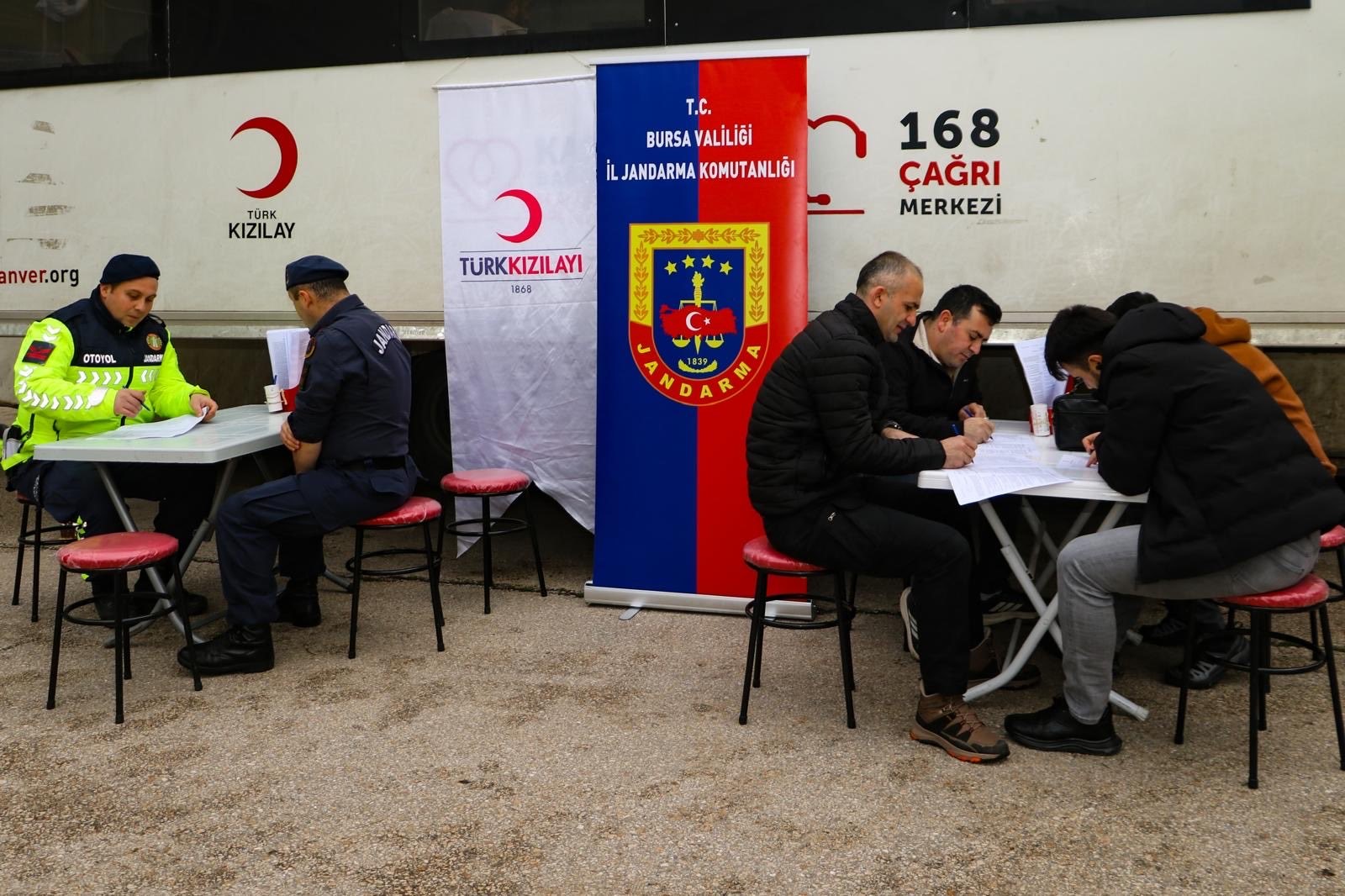 Bursa Jandarması'ndan Kızılay'a Anlamlı Katkı (1)