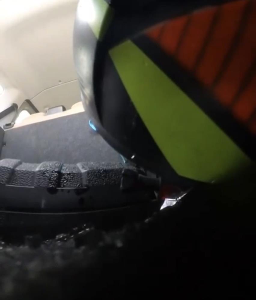 Bursa'da 113 Kilometre Hızla Giden Motosikletli Çarptığı Araca Girdi! (2)