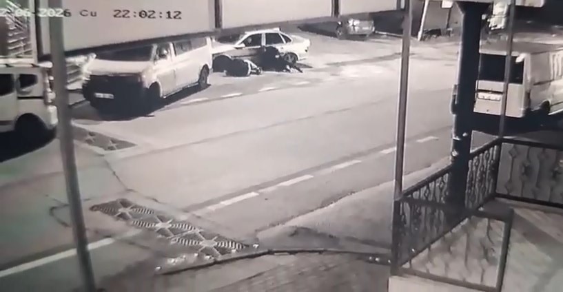 Bursa'da 2 Kişinin Ağır Yaralandığı Silahlı Saldırı Kamerada! (2)