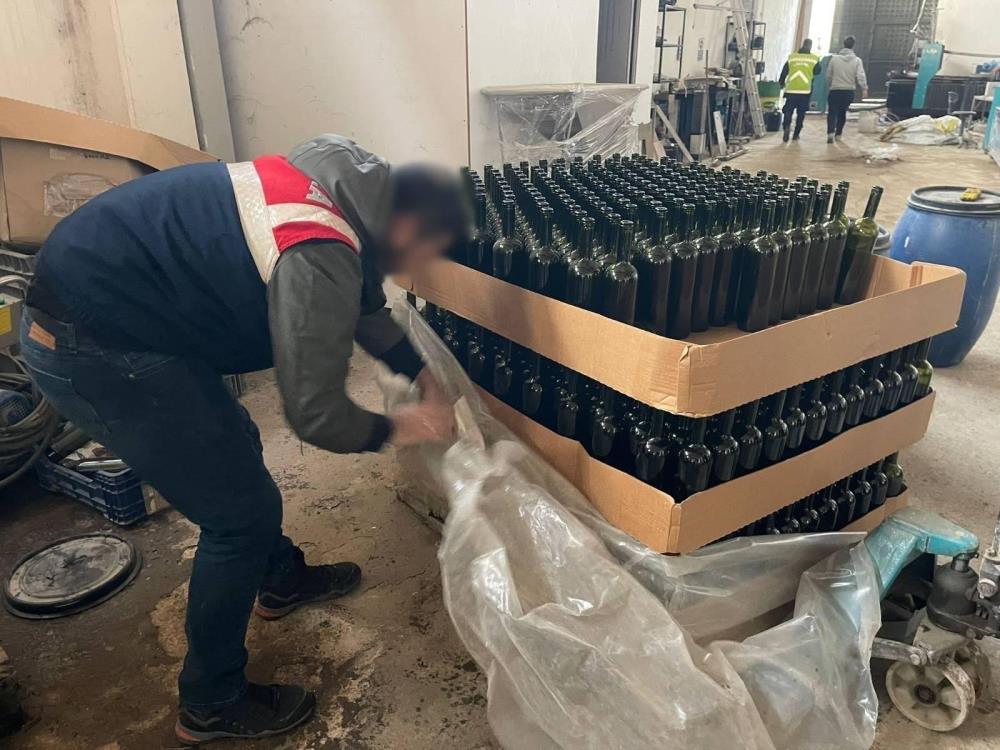 Bursa'da 800 Litre Kaçak Şarap Ele Geçirildi (3)
