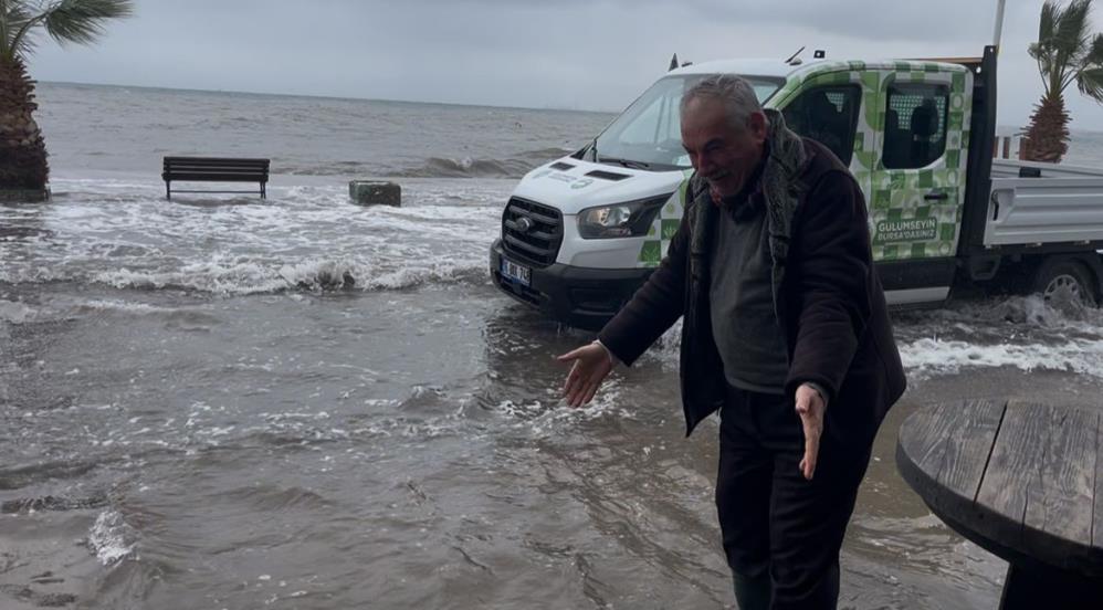 Bursa'da Deniz Karayla Birleşti, Işletmeler Dükkan Açamadı! (1)