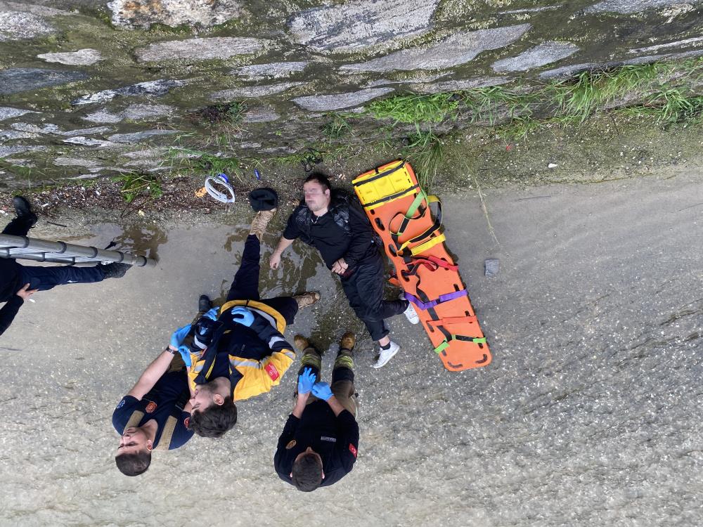 Bursa'da Dereye Düşen Adam Son Anda Kurtuldu! (3)