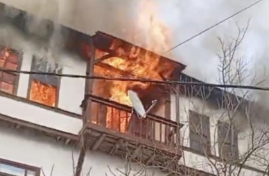 Bursa'da Evde Korkutan Yangın (1)