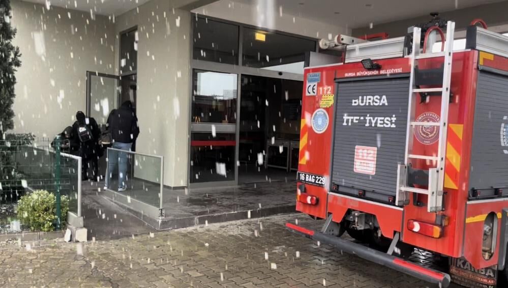 Bursa'da Hastane Yemekhanesinde Yangın Paniği! (2)