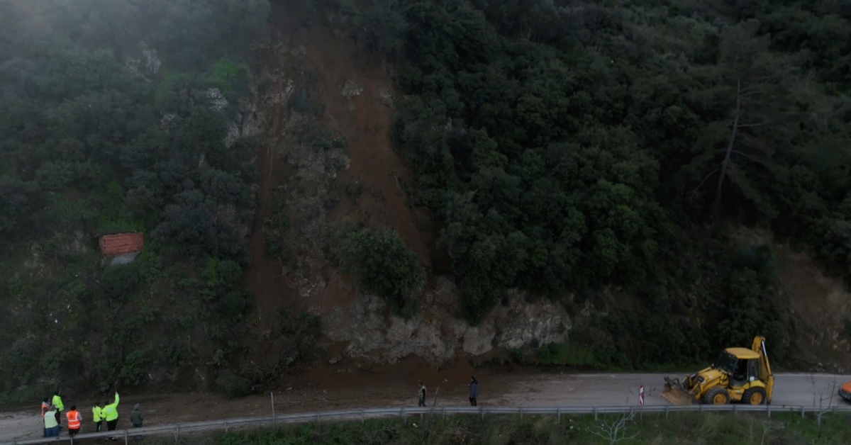 Bursa'da Heyelan Bölgesi Temizlendi...kayan Bölge Dron Ile Görüntülendi (3)