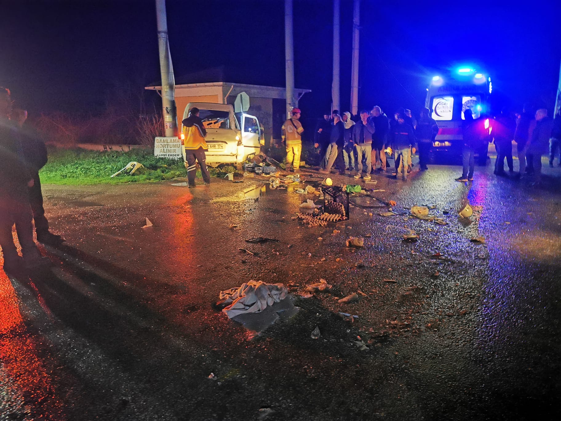 Bursa'da Kamyonet Ile Otomobil Çarpıştı! 2 Yaralı (1)