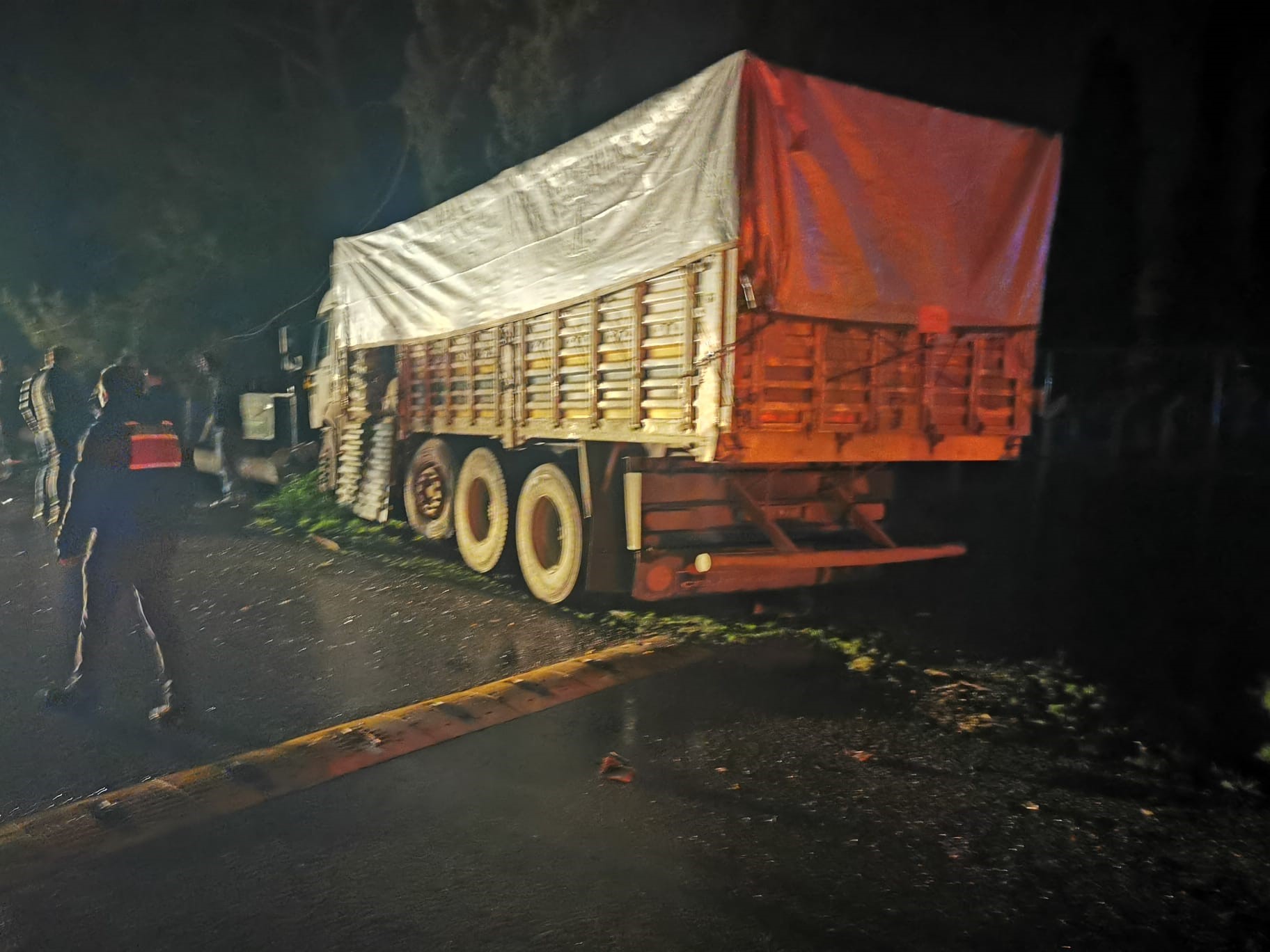 Bursa'da Kamyonet Ile Otomobil Çarpıştı! 2 Yaralı (3)