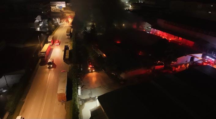 Bursa'da Korkutan Dakikalar! Tekstil Fabrikasında Yangın (1)