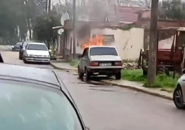 Bursa’da Park Halindeki Otomobil Alevlere Teslim Oldu (4)