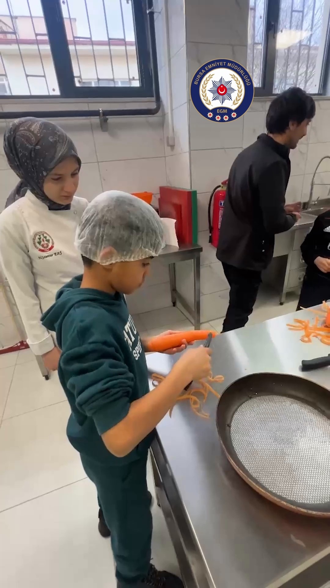 Bursa'da Polisten Çocuklara Yönelik Sosyal Farkındalık Etkinliği (2)