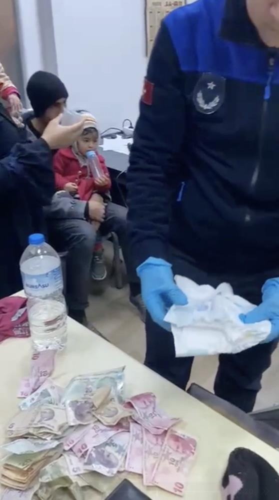 Bursa'da Şok Eden Olay! Bakın Dilenciler Paraları Nereye Saklamış (2)