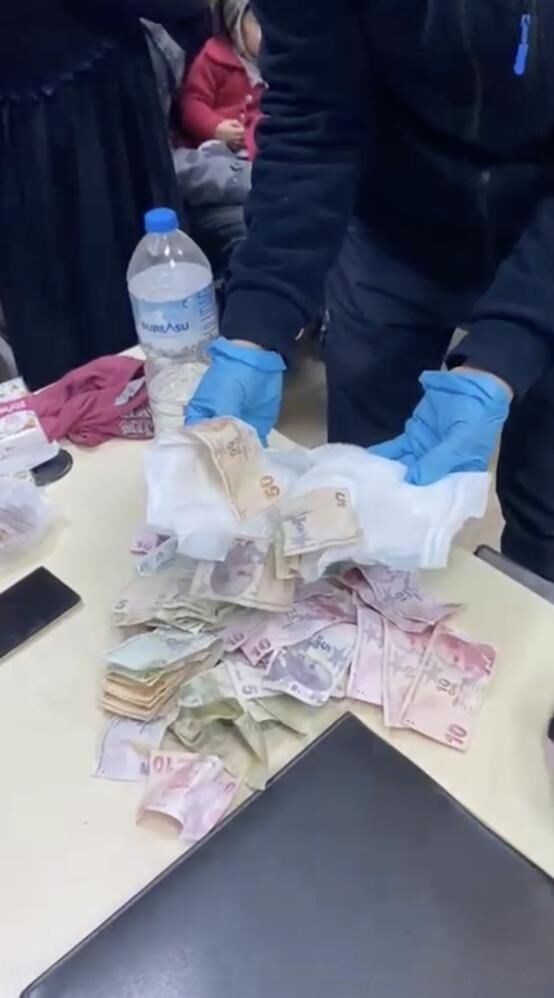 Bursa'da Şok Eden Olay! Bakın Dilenciler Paraları Nereye Saklamış (3)