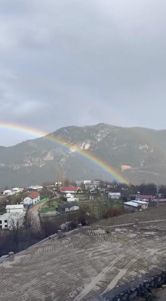 Bursa'da Yağmur Sonrası Gökkuşağı Görenleri Hayran Bıraktı! (2)