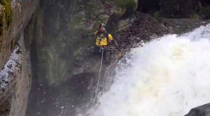 Bursa'da Yağmur Sularıyla Coşan Kanyondan Zor Anlar Yaşadı! (2)