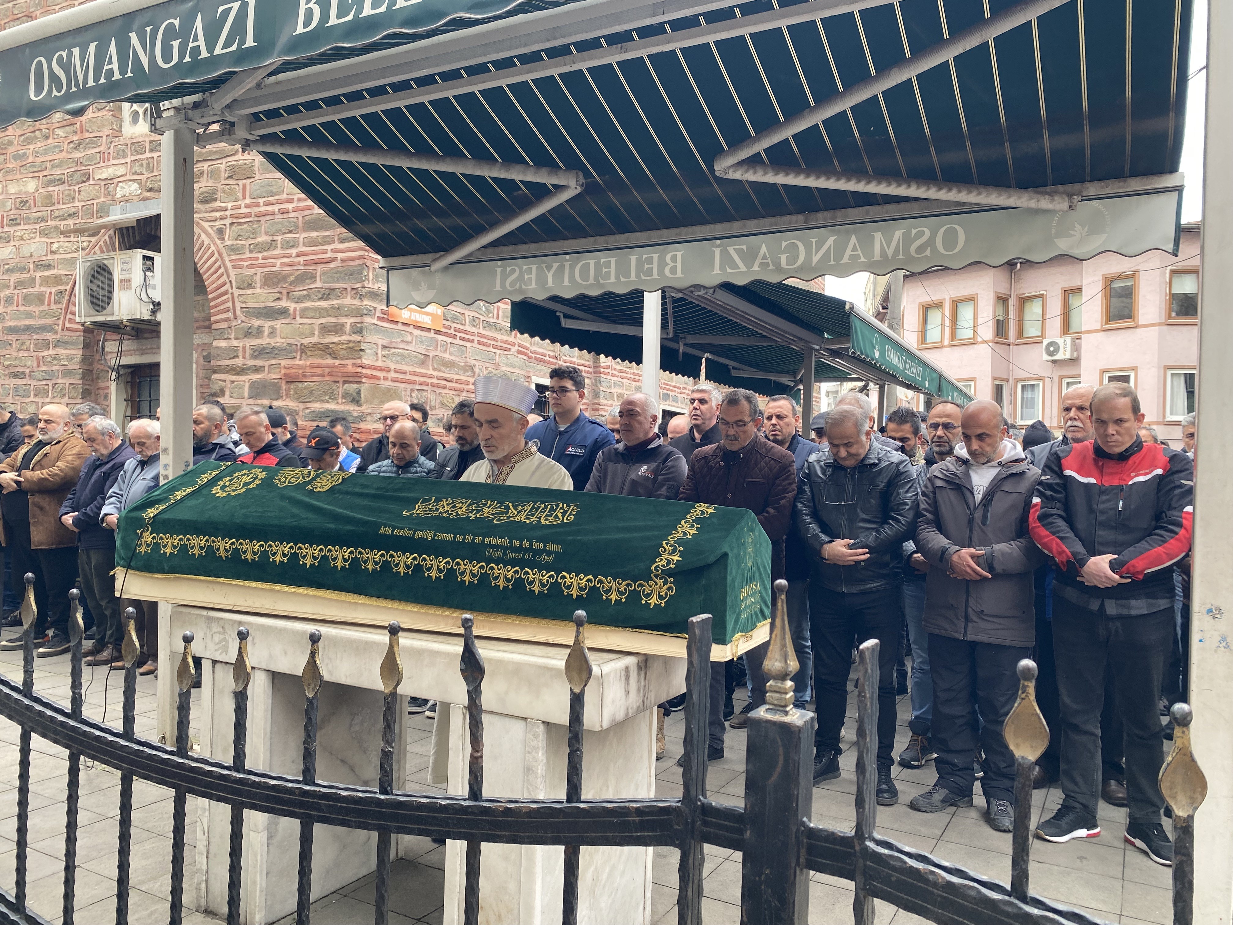 Bursa'daki Feci Kazada Hayatını Kaybeden Genç Adam Gözyaşlarıyla Uğurlandı (3)