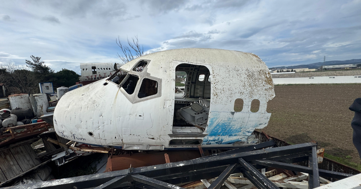 Bursa’daki Hurda Dev Uçak Alıcı Bekliyor (3)
