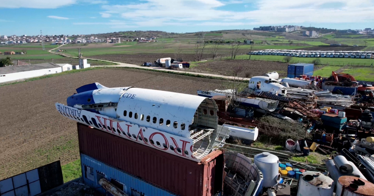 Bursa’daki Hurda Dev Uçak Alıcı Bekliyor (4)