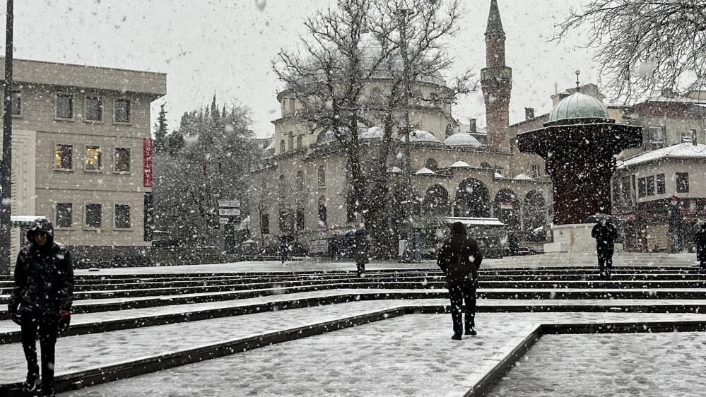 Bursa'ya Ramazan Bereketi Yağdı! Kente Lapa Lapa Kar Yağdı (1)