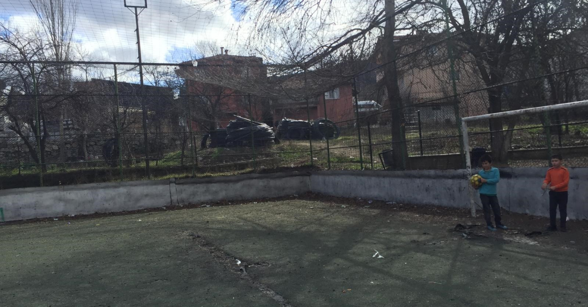 Büyükorhan’daki Halı Saha Yenilendi (2)