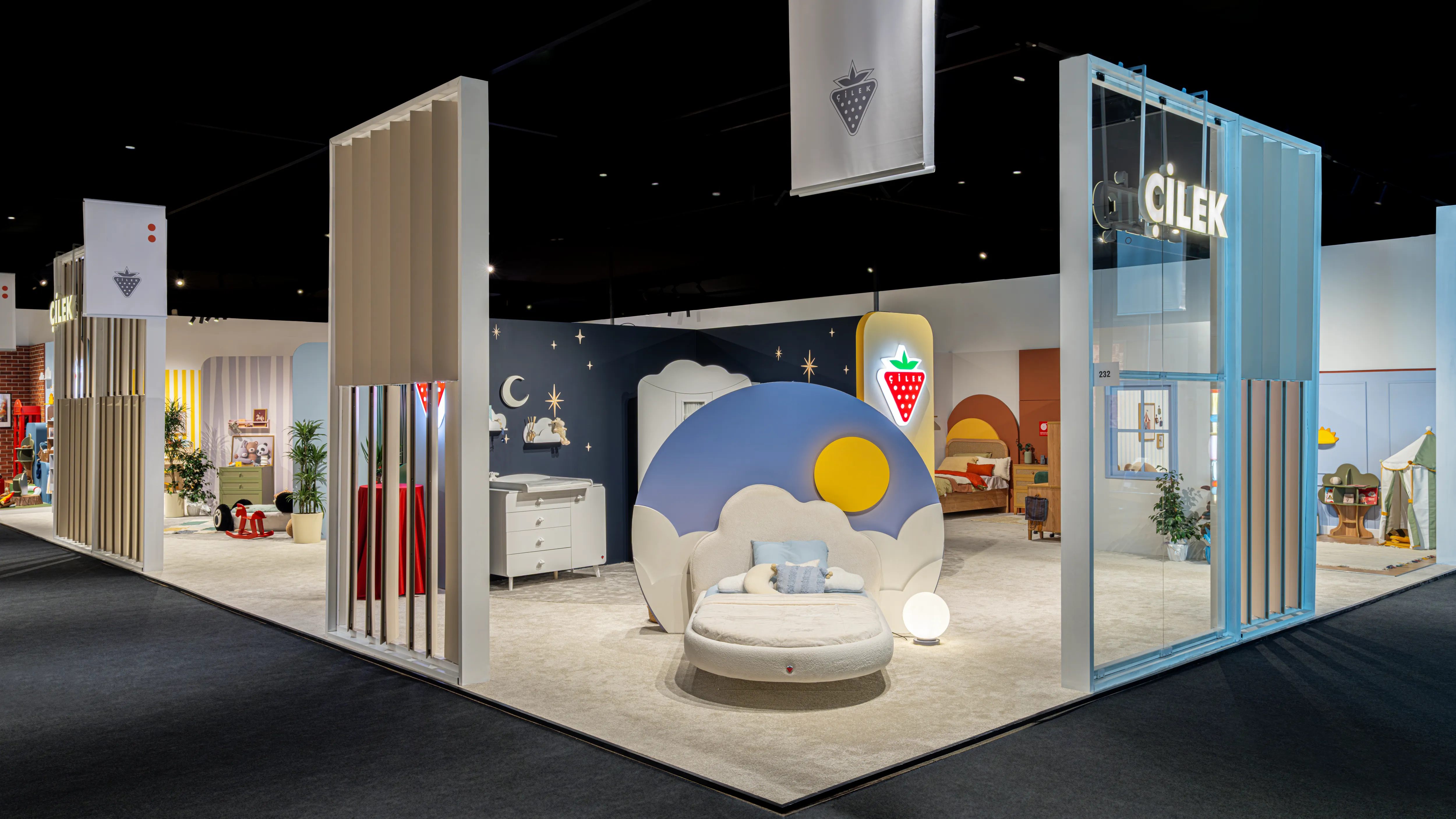 Çilek’in Tasarımları Uluslararası Fuarların Odak Noktası Oldu (1)