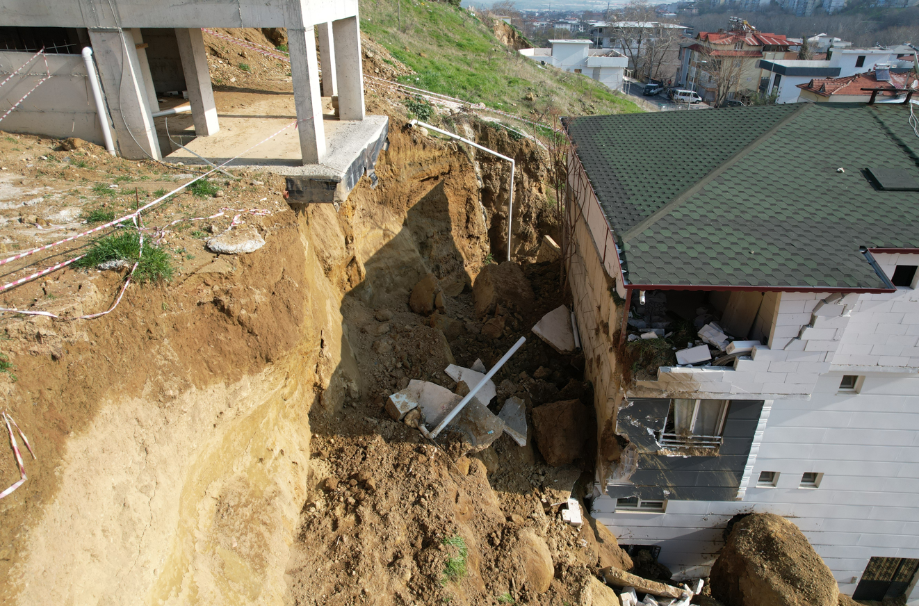Denizli'de Komşu Binaları Çökme Noktasına Getiren Kazı Kaçak Çıktı (1)