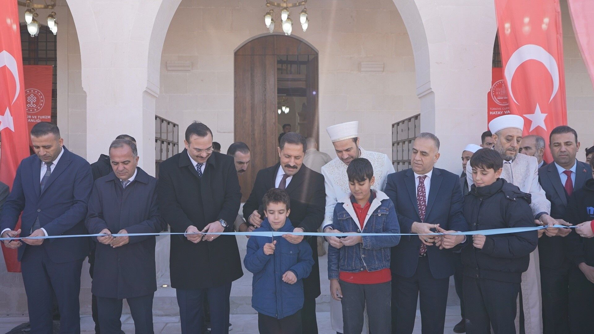 Depremin Ardından Inşa Edilen 120. Cami Ibadete Açıldı (1)
