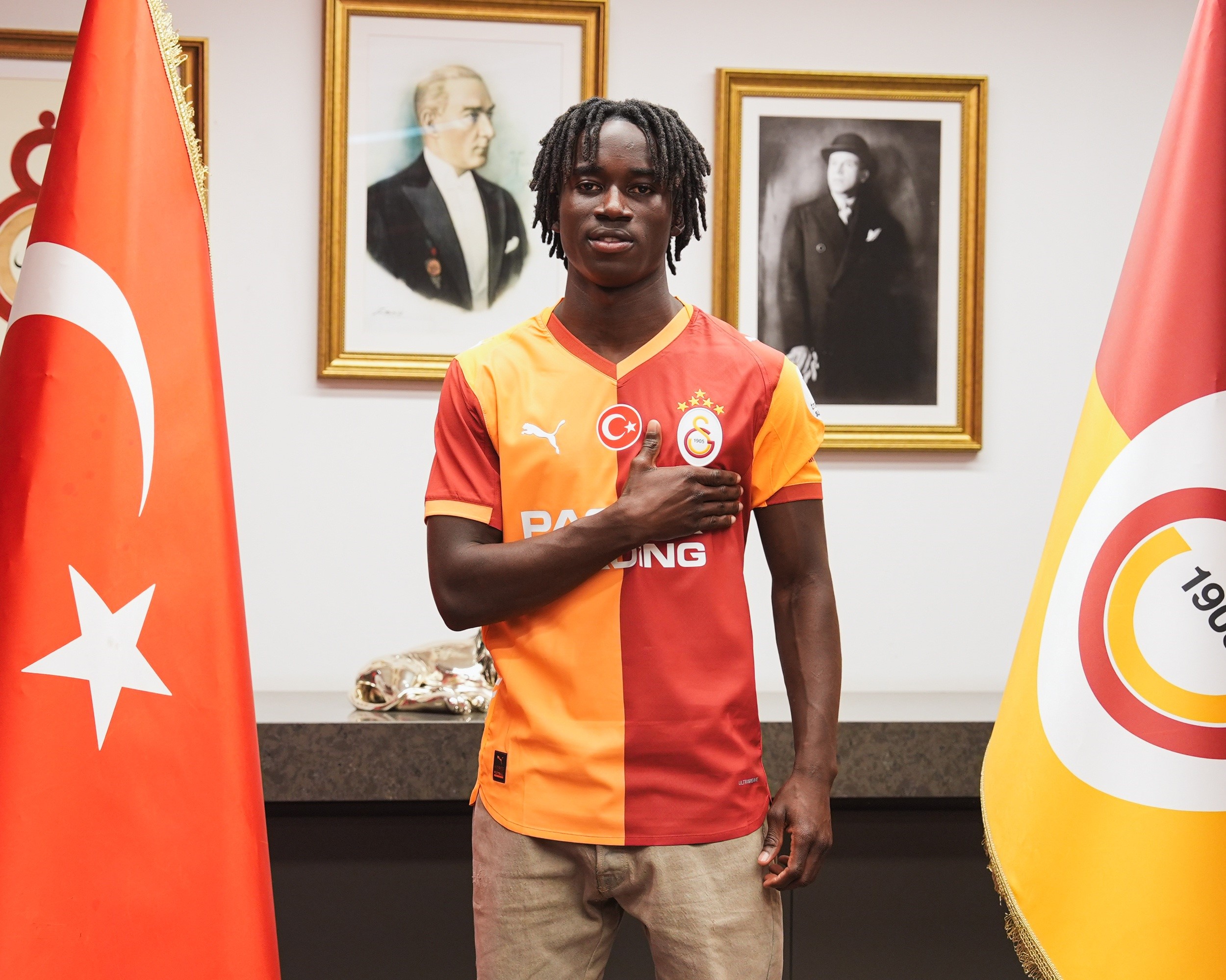 Galatasaray, Renato Nhaga Ile Sözleşme Imzaladı (1)