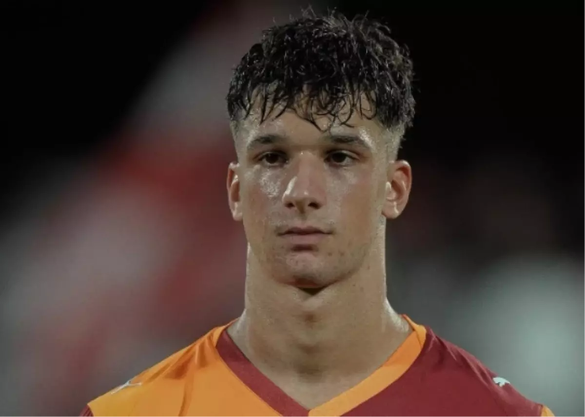 Galatasaray'da Sözleşme Krizi! Sezon Bitmeden Ayrılacak (1)