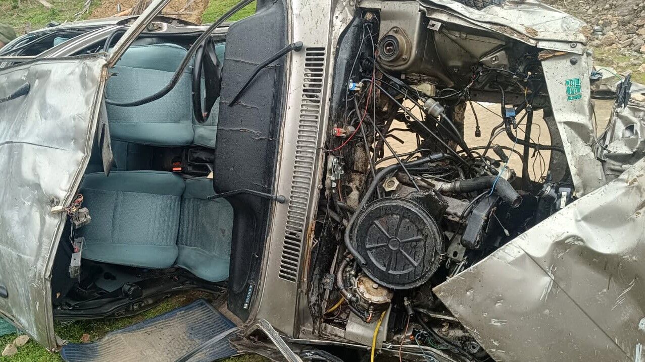 Gümüşhane’nin Kürtün Ilçesinde Kontrolden Çıkan Otomobil Yaklaşık 80 Metrelik Uçuruma Yuvarlandı. Kazada 38 Yaşındaki Sürücü Rıdvan Demir Yaşamını Yitirdi (1)