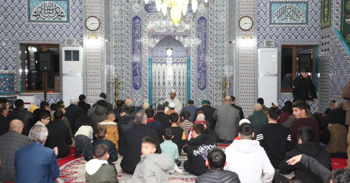 Hafız Ahmet Yüksel Tilavetiyle Gönülleri Mest Etti (3)