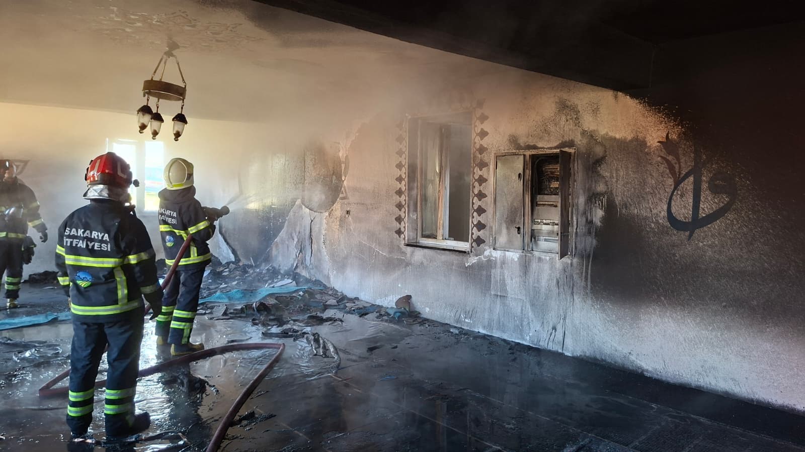 İbadete Yeni Açılan Camide Çıkan Yangın Söndürüldü (2)