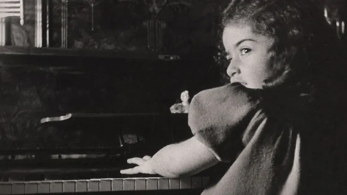 Idil Biret 10 Yasinda Paristeki Ilk Piyano Resitalini Verdi