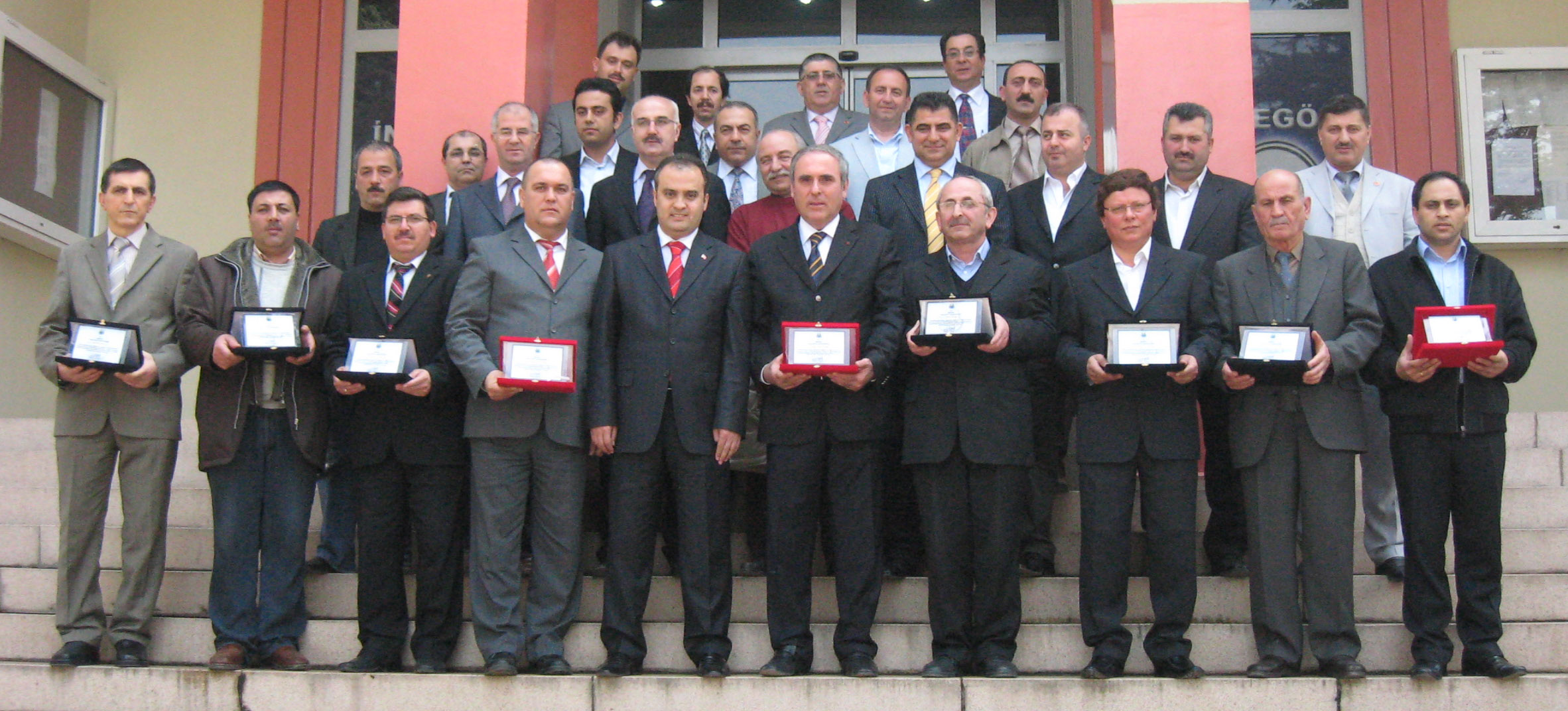 İnegöl Belediyesi Örnek Mükellefleri Plaketle Onurlandırdı Arşiv Haber 2008 Gençgazete (1)