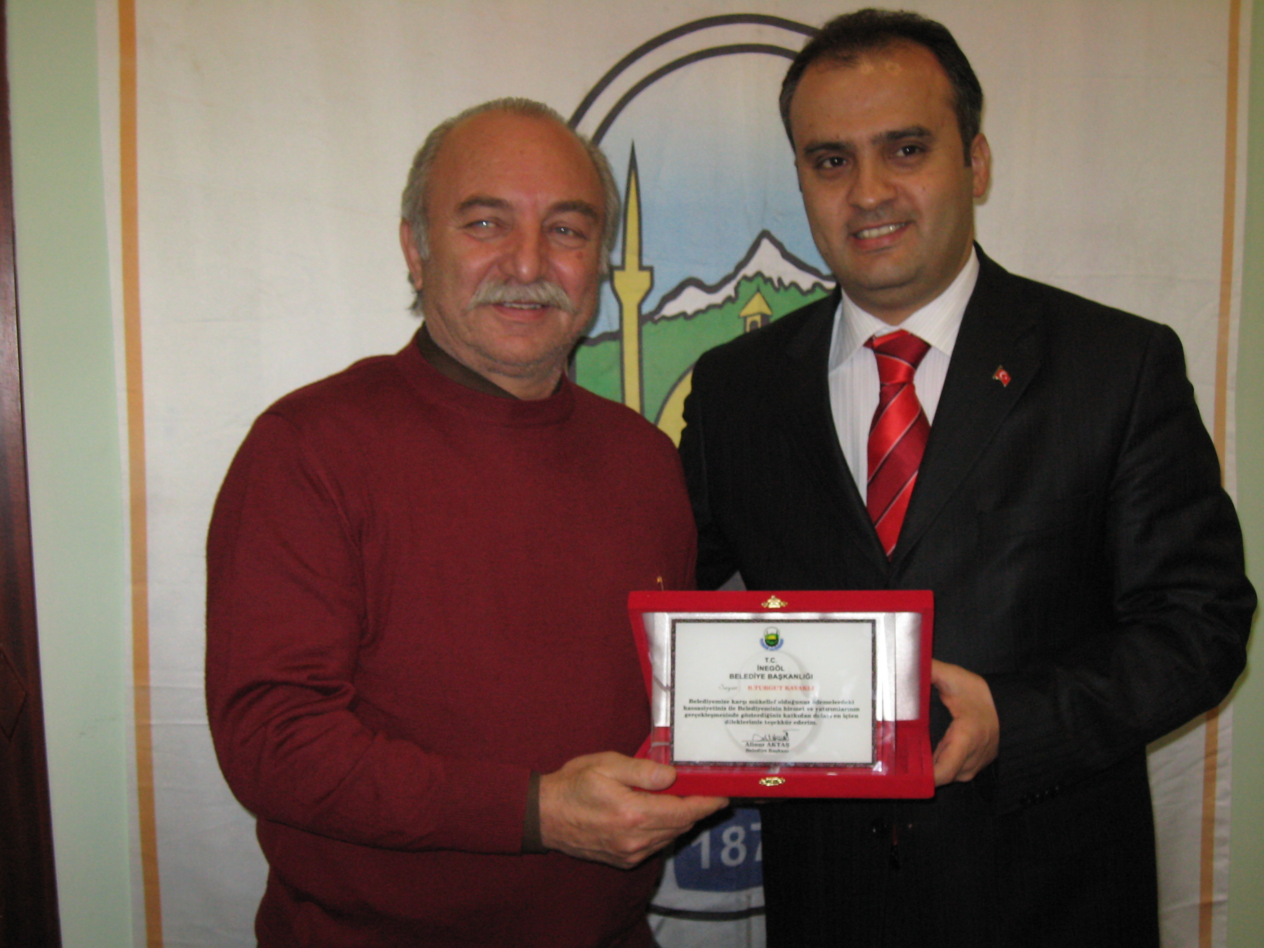 İnegöl Belediyesi Örnek Mükellefleri Plaketle Onurlandırdı Arşiv Haber 2008 Gençgazete (3)